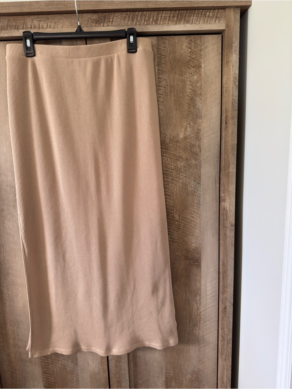 Old Navy Women’s Ribbed Knit Midi/Maxi Skirt